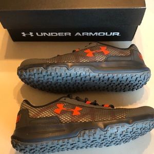 Men’s UA shoes